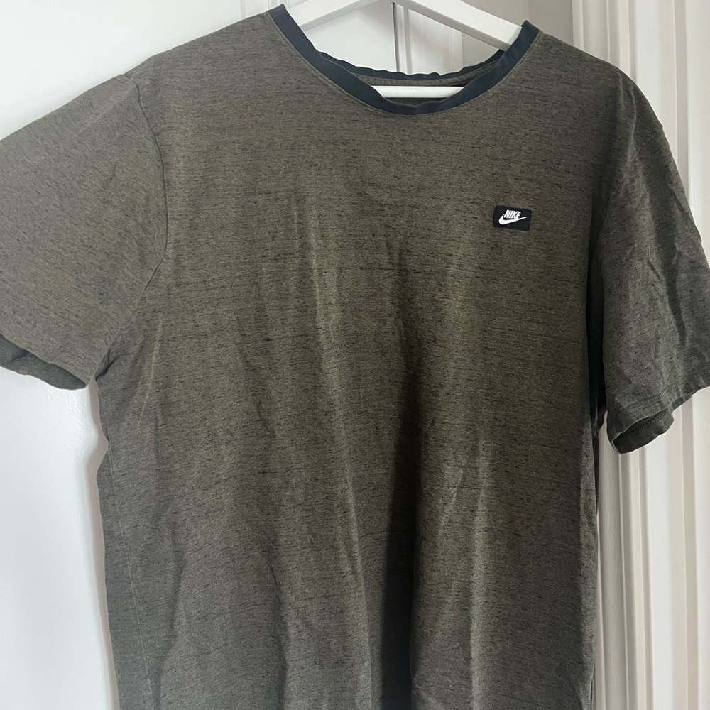 Nike Men's Green Short Sleeve Tee